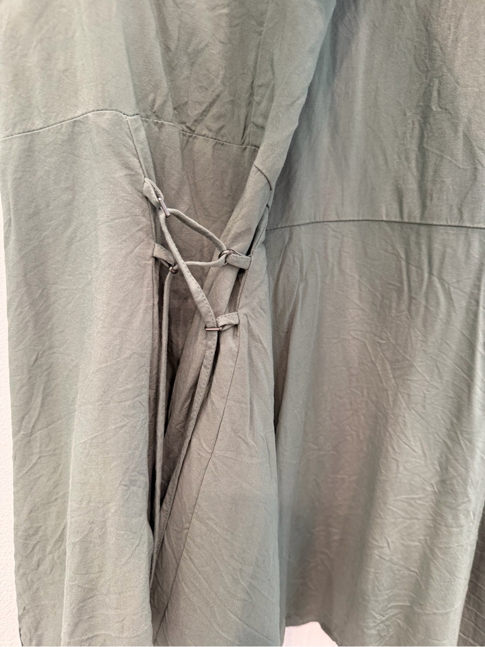 Torrid "Dark Forest" Challis Side Tie Button Front V-Neck Top Plus Size 3 - Picture 11 of 13